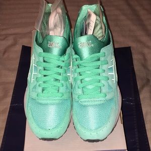 Limited Edition KITH x ASIC Gel LYTE V MINT LEAF Men’s size 8 Women’s size 9.5